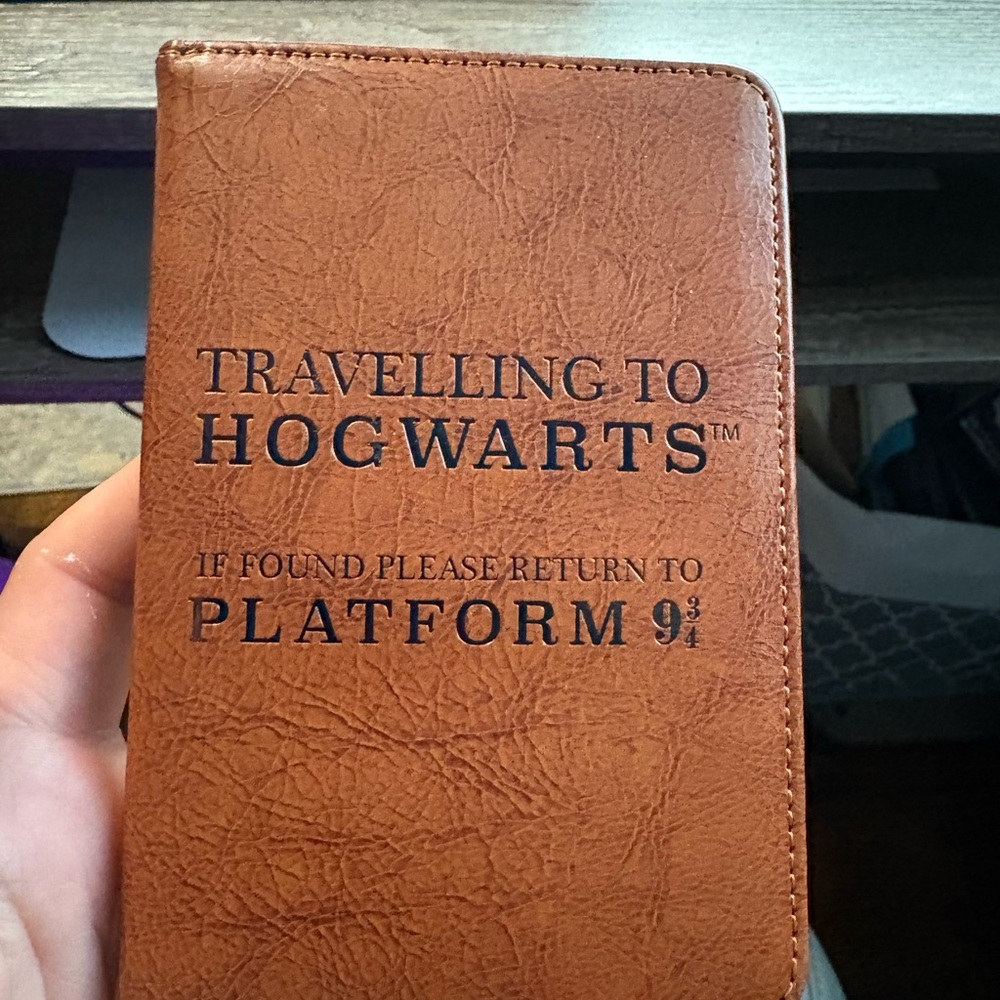 Harry Potter Travelling to Hogwarts Passport Cover - Brown